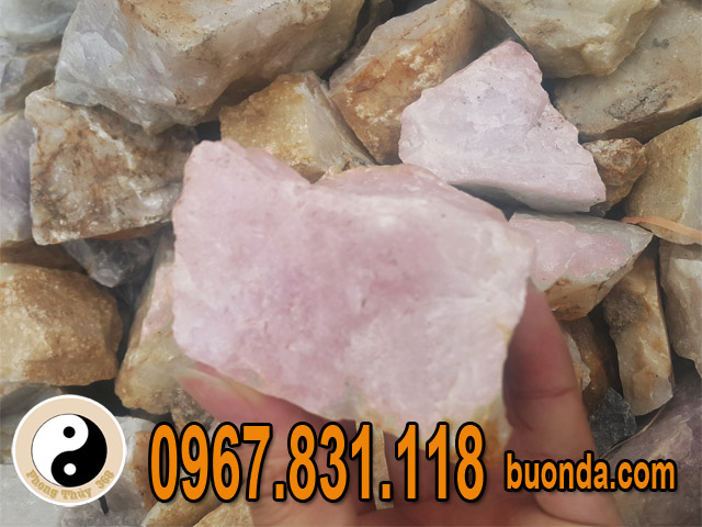 Thạch anh vụn màu hồng