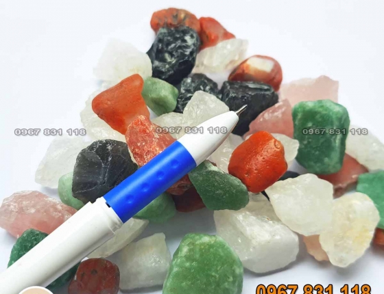Đá thạch anh vụn rẻ ngũ sắc