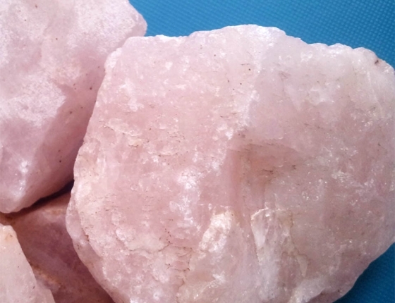 Mua thạch anh hồng vụn tinh thể loại thô ở đâu?