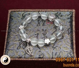 Vòng phong thủy mệnh Kim đeo tay nào