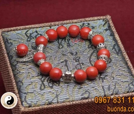 Vòng tay đỏ may mắn